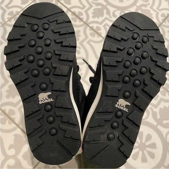 SOREL - Kids Whitney Short Lace Waterproof Black Boots - Picture 4 of 5